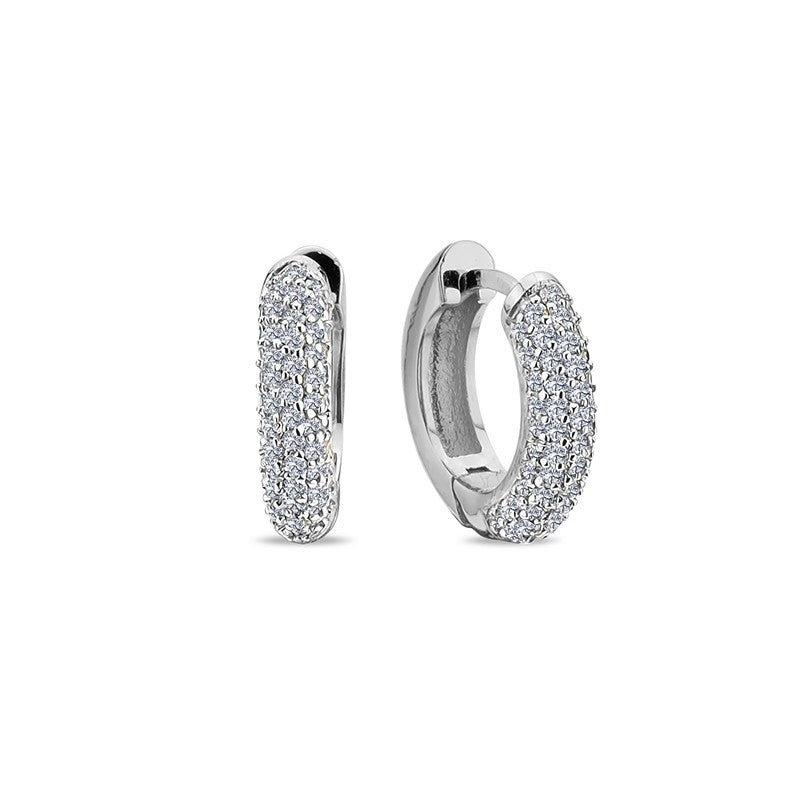 Beauté creoler i 14 kt hvidguld fra Nuran med 0,65 ct pavéfattede diamanter.